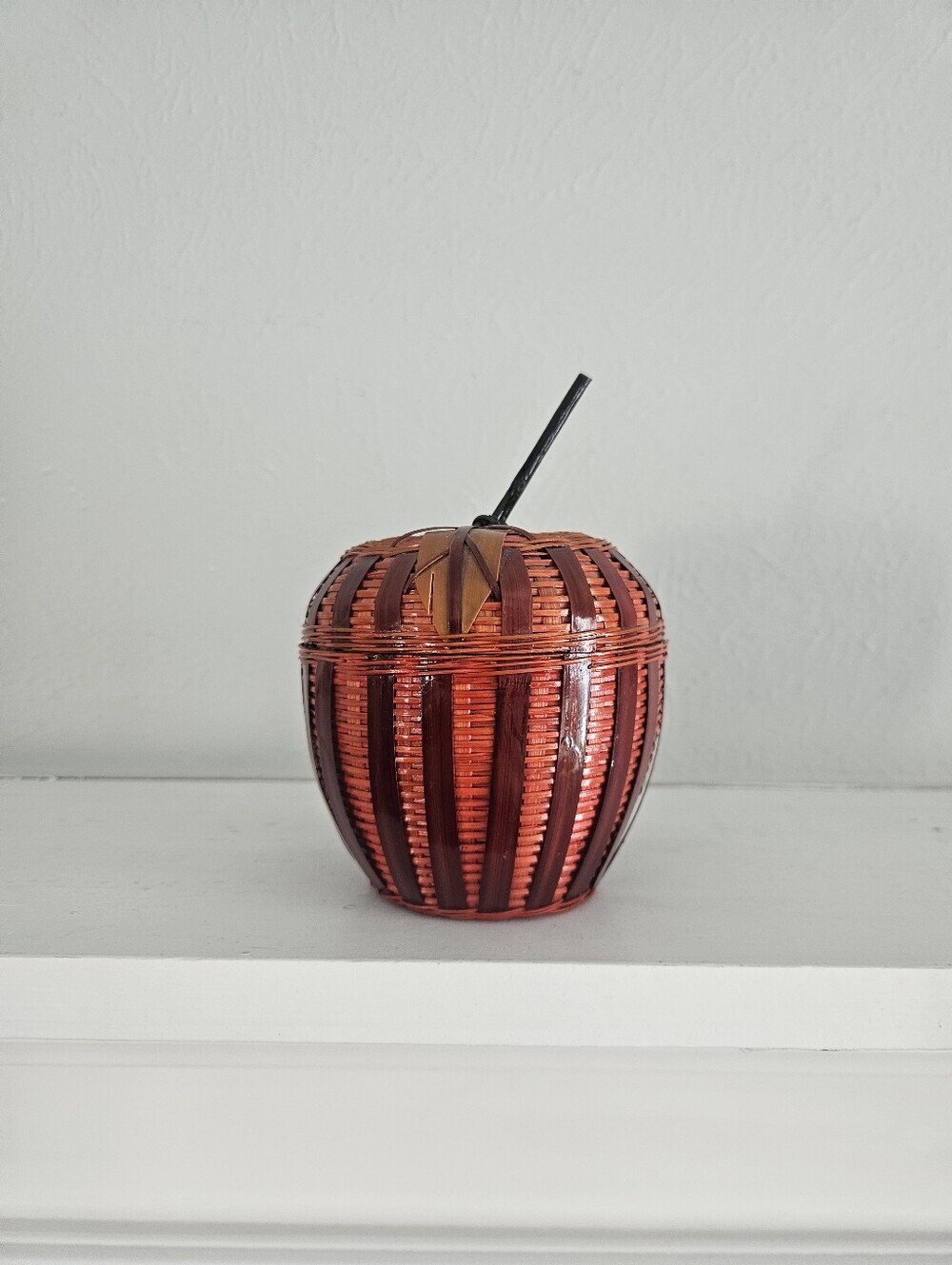 Vintage Shanghai Handicrafts Hand Woven Apple Basket With Lid